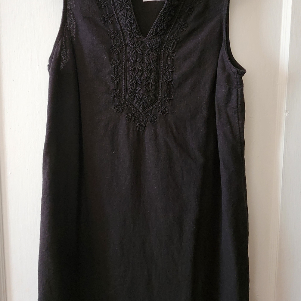 Black Sleeveless Embroidered Dress